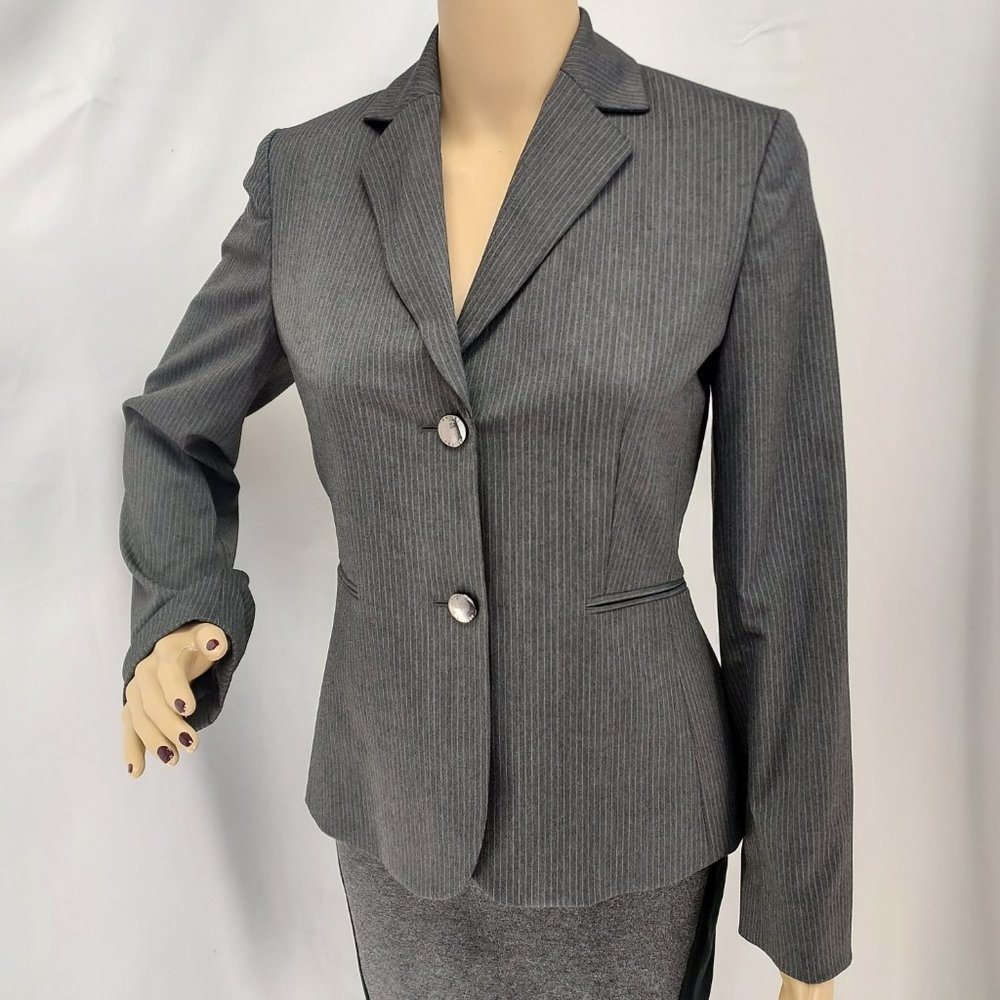 TAHARI DARK GREY PINSTRIPED CAREER CASUAL FITTED JACKET COAT BLAZER SIZE: 4P